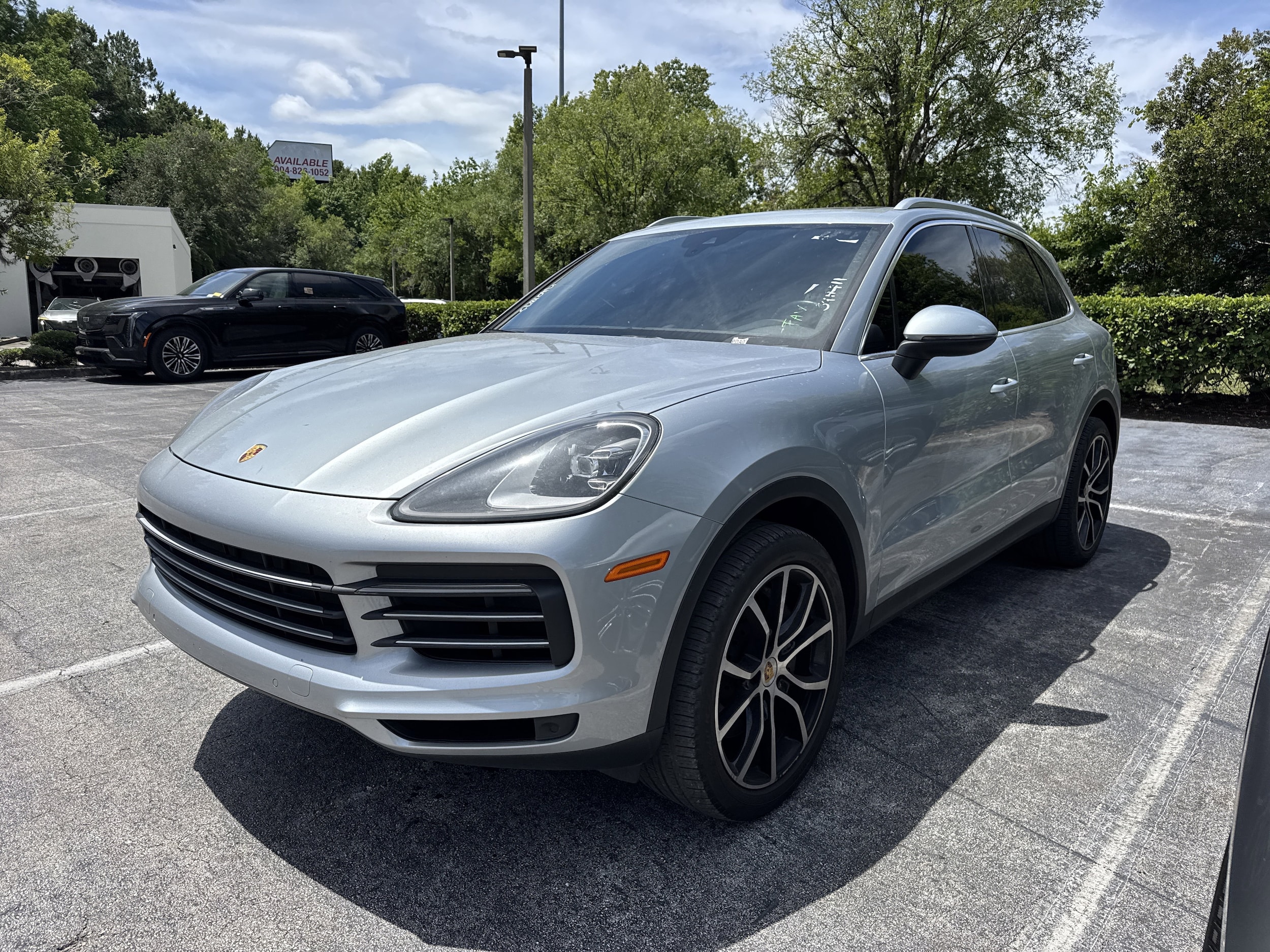 2023 Porsche Cayenne Platinum Edition's photo