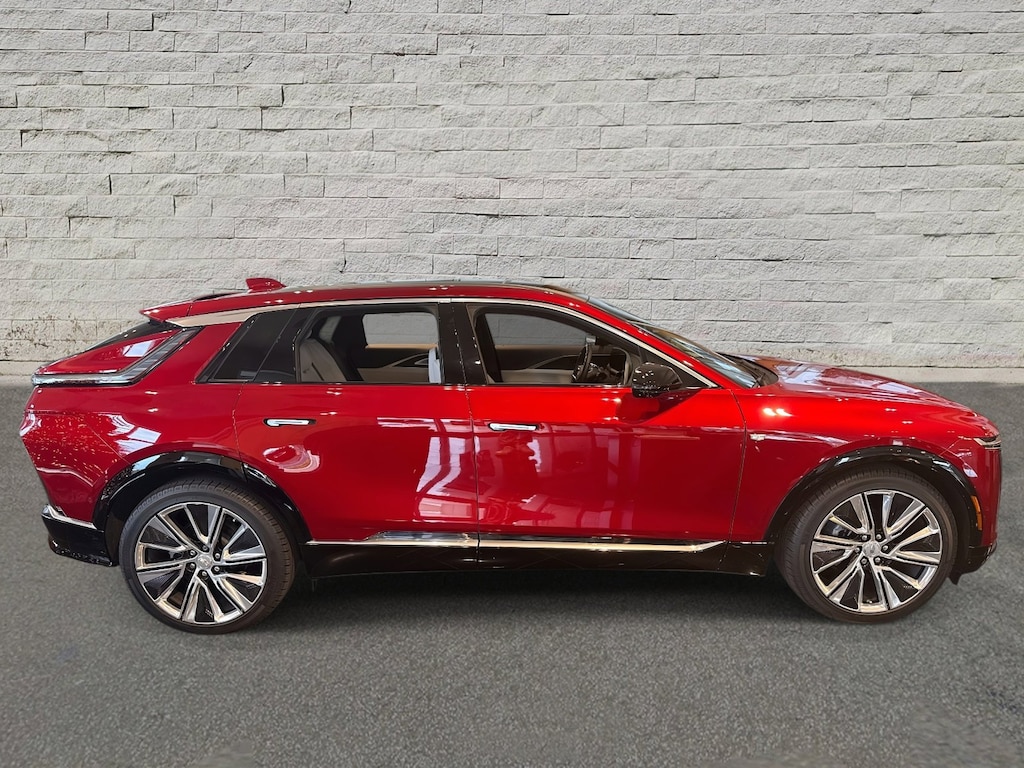 New 2025 CADILLAC LYRIQ Luxury 3 SUV