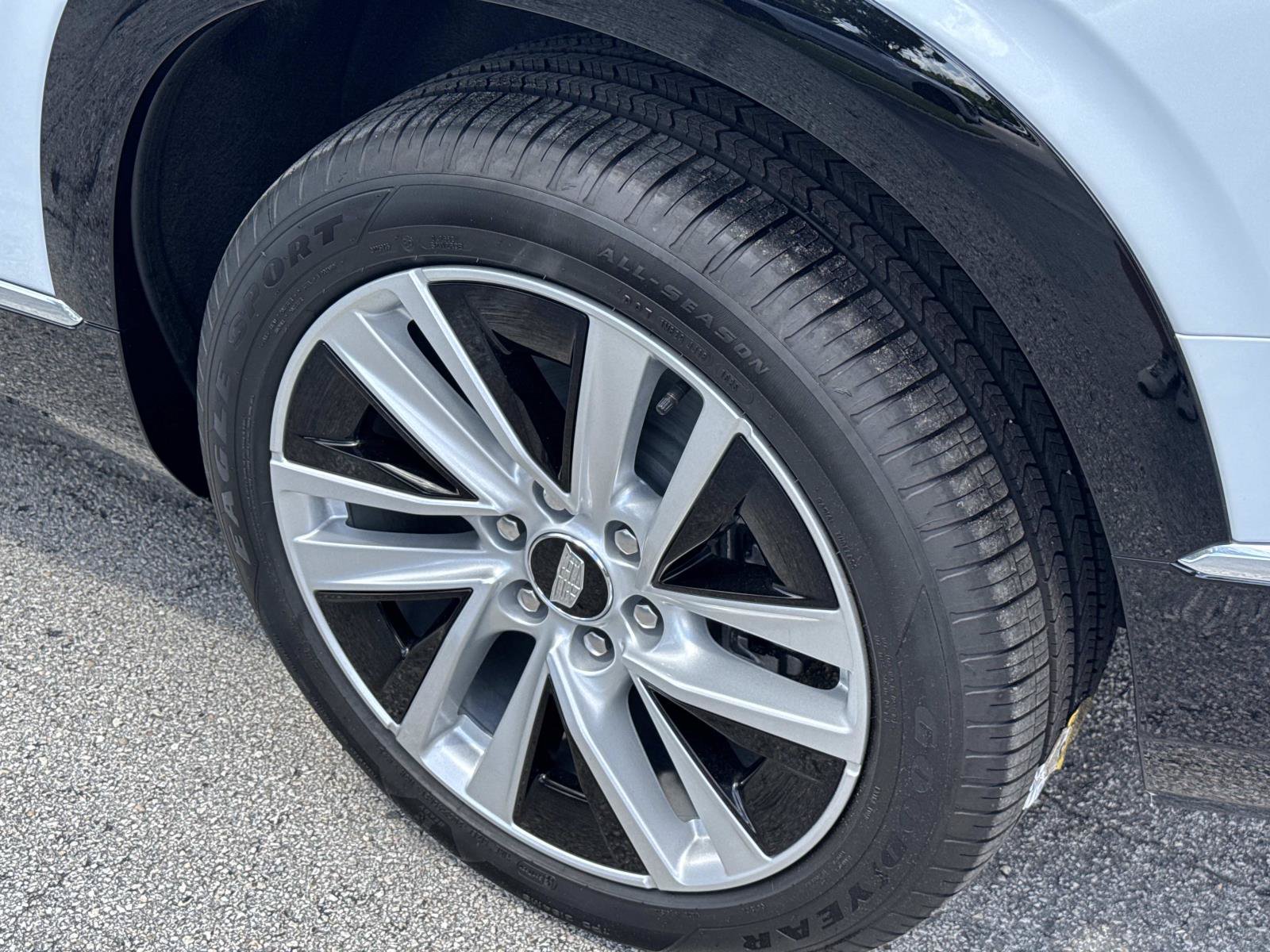2027 Cadillac VISTIQ Luxury - Photo 12