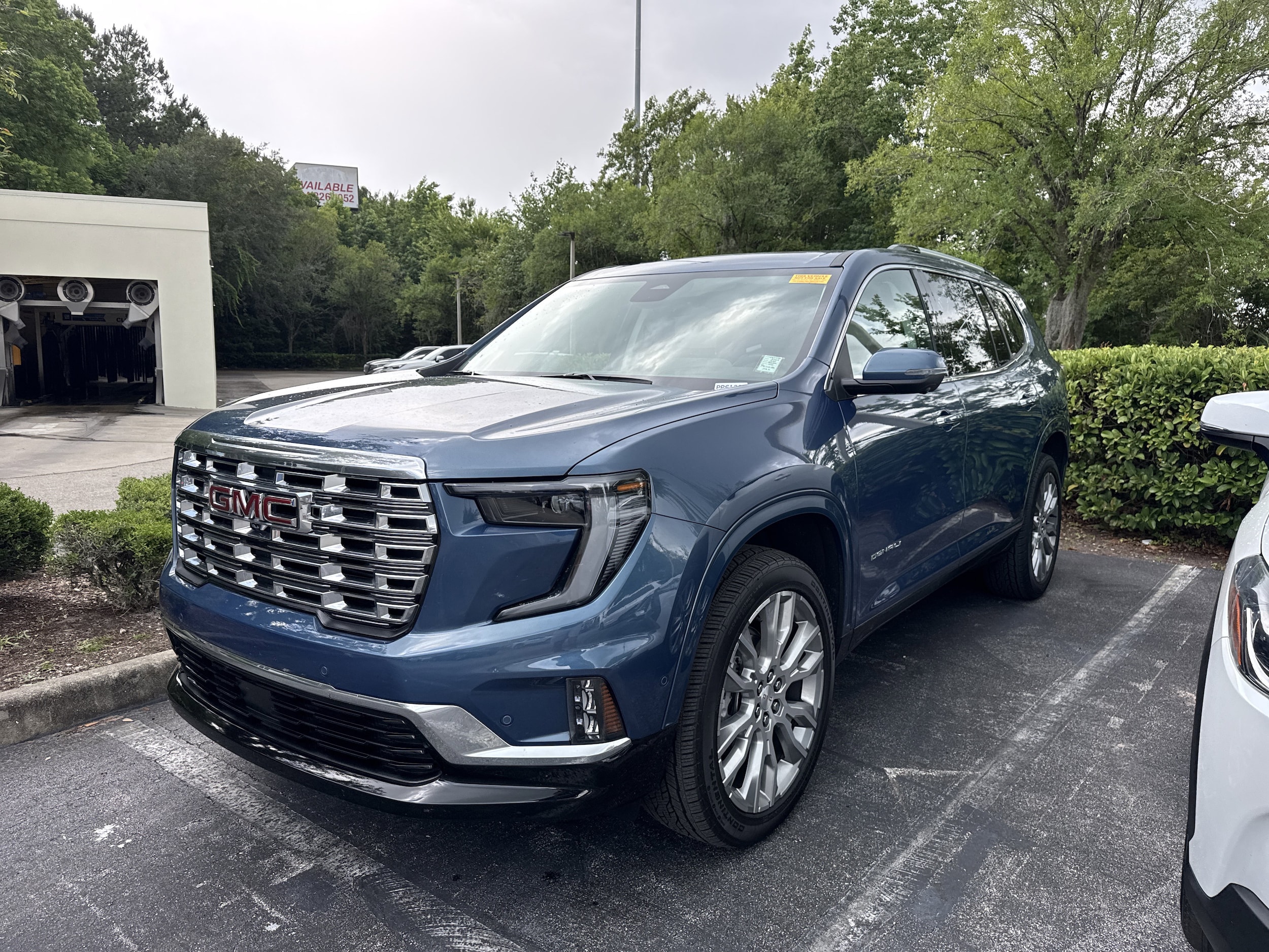 2025 GMC Acadia Denali FWD's photo