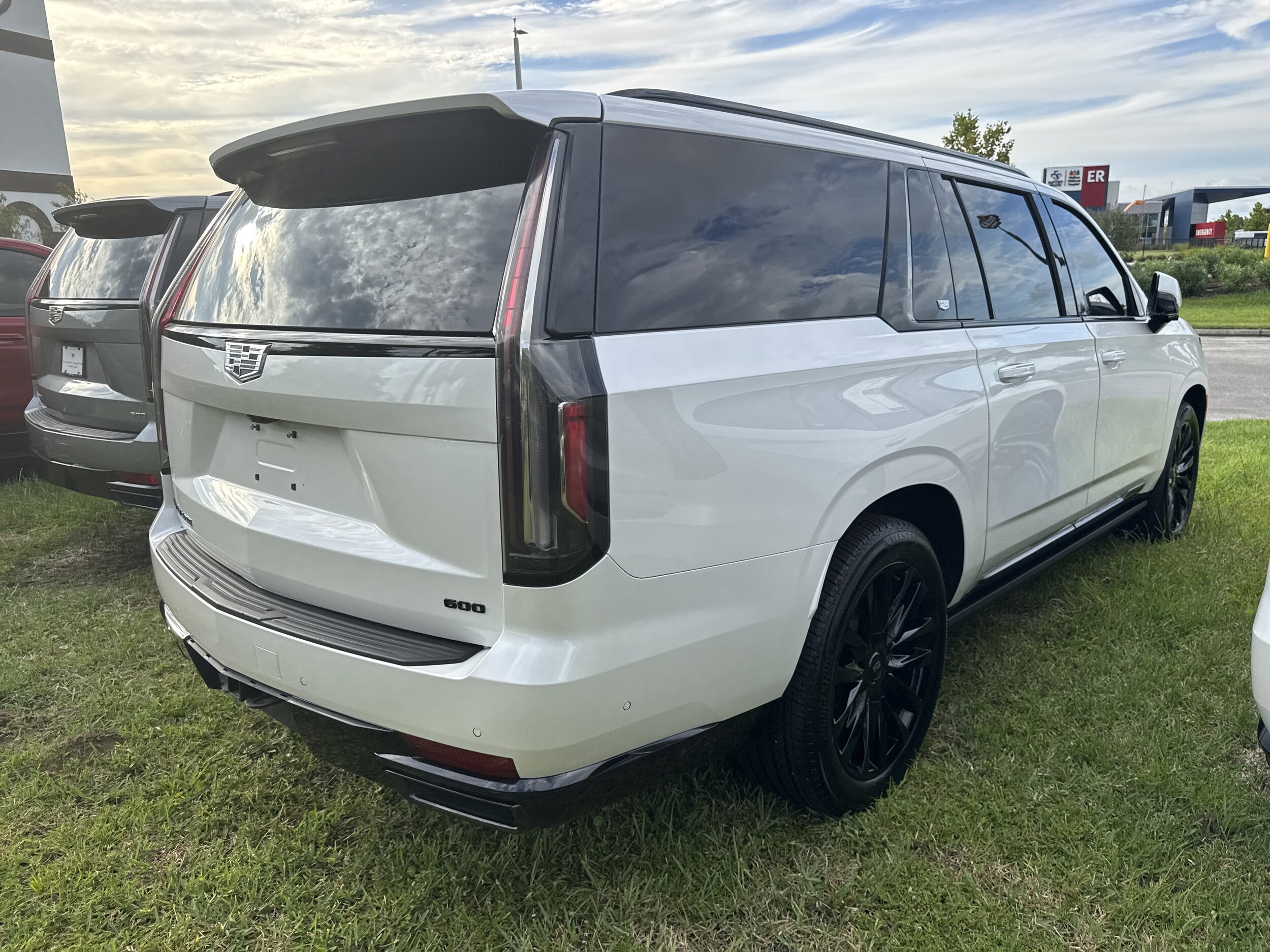 2024 Cadillac Escalade ESV Sport Platinum photo 4