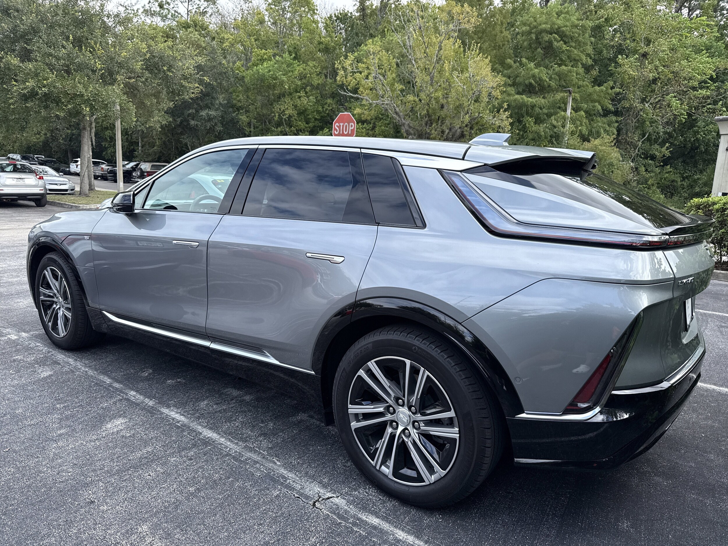 2024 Cadillac Lyriq Luxury photo 3