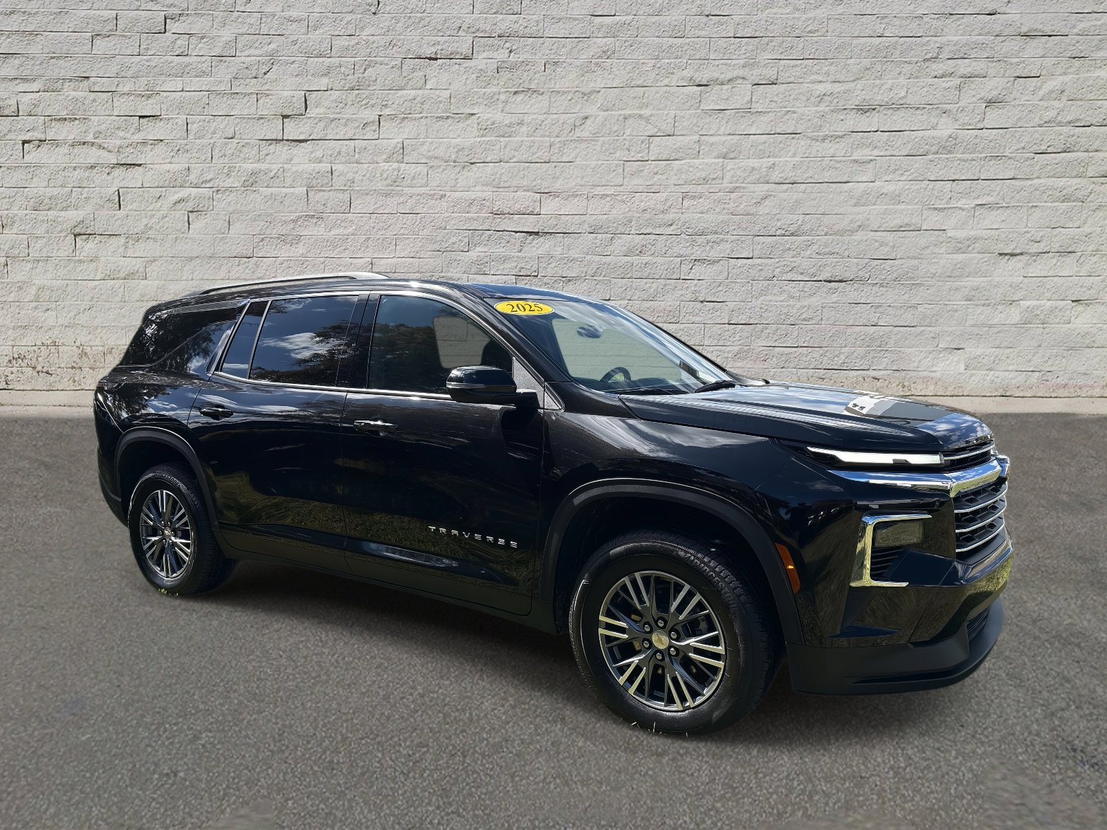 2025 Chevrolet Traverse photo 3