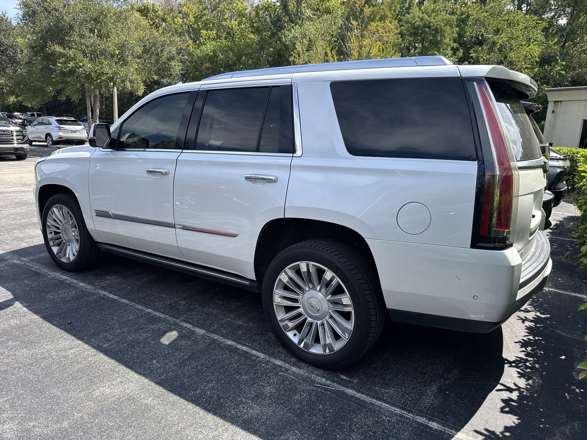2019 Cadillac Escalade Platinum photo 4