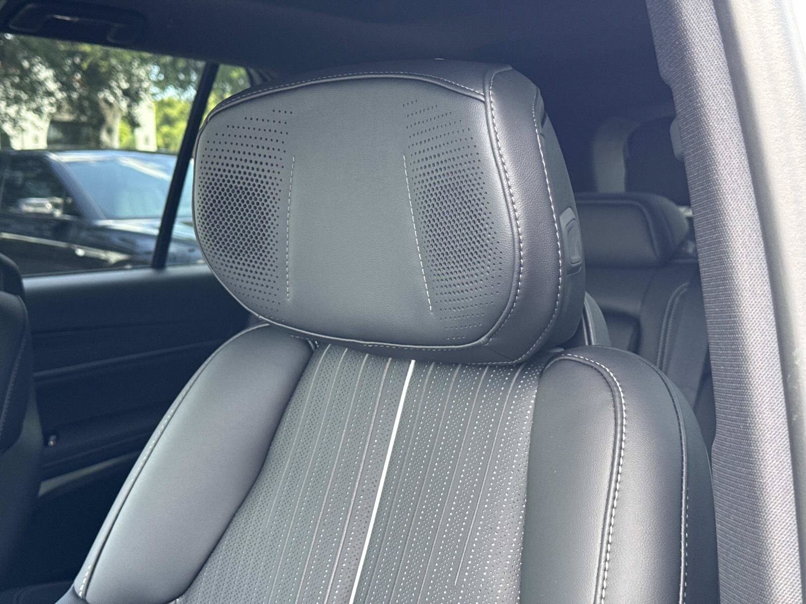 2027 Cadillac VISTIQ Luxury - Photo 14