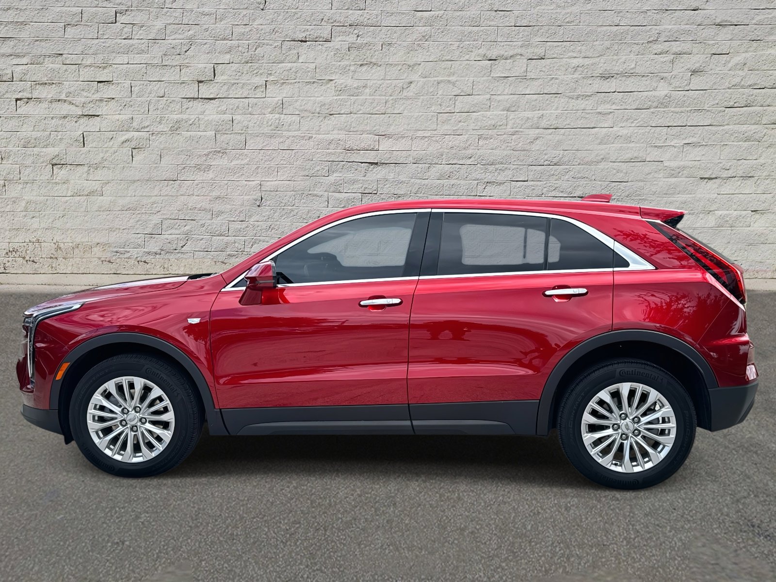 2024 Cadillac XT4 Luxury photo 2