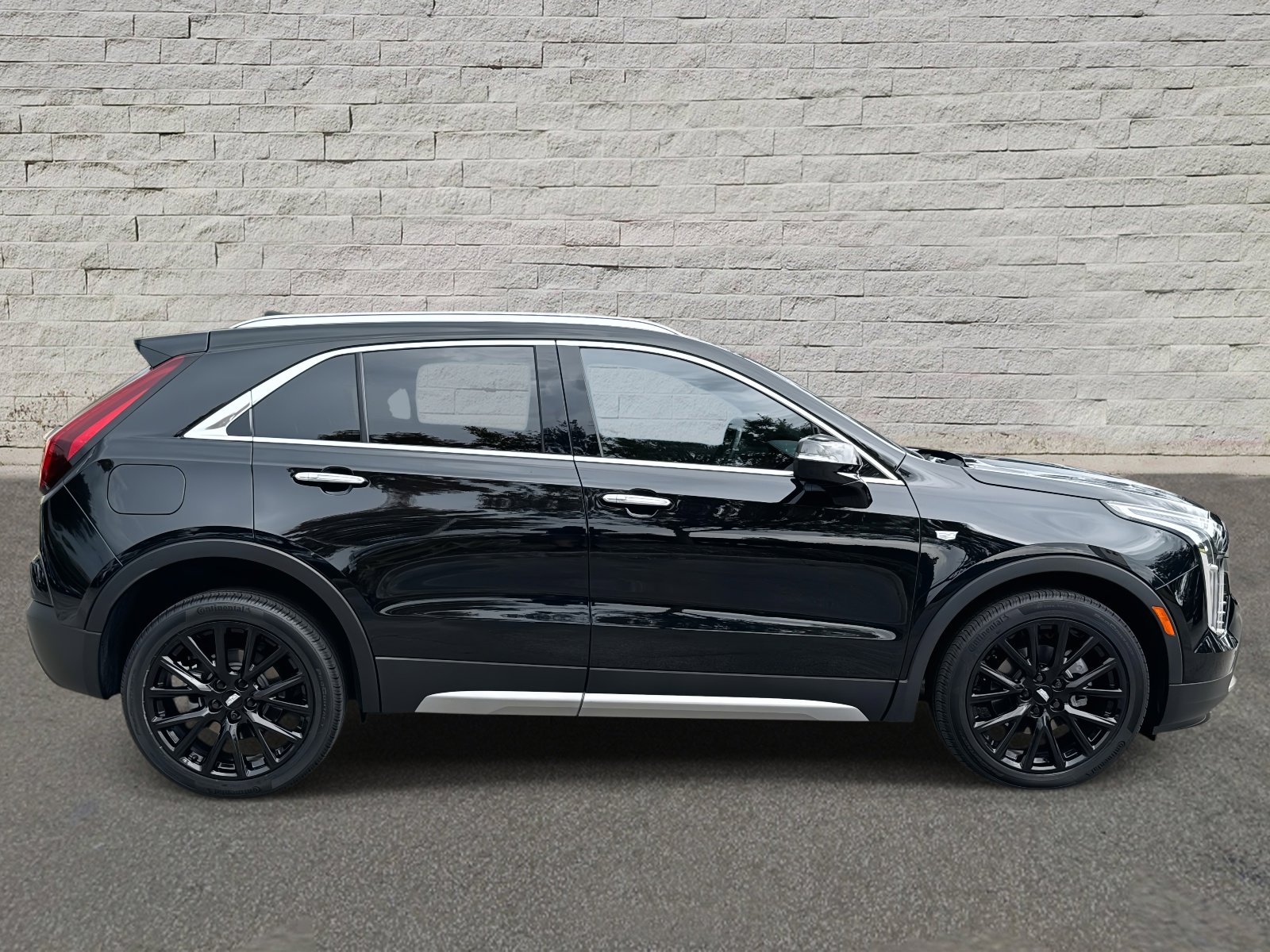 2021 Cadillac XT4 Premium Luxury photo 2