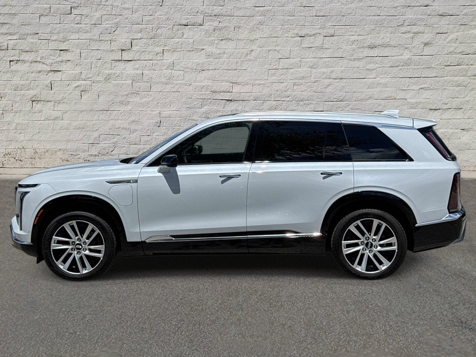 2027 Cadillac VISTIQ Luxury - Photo 2