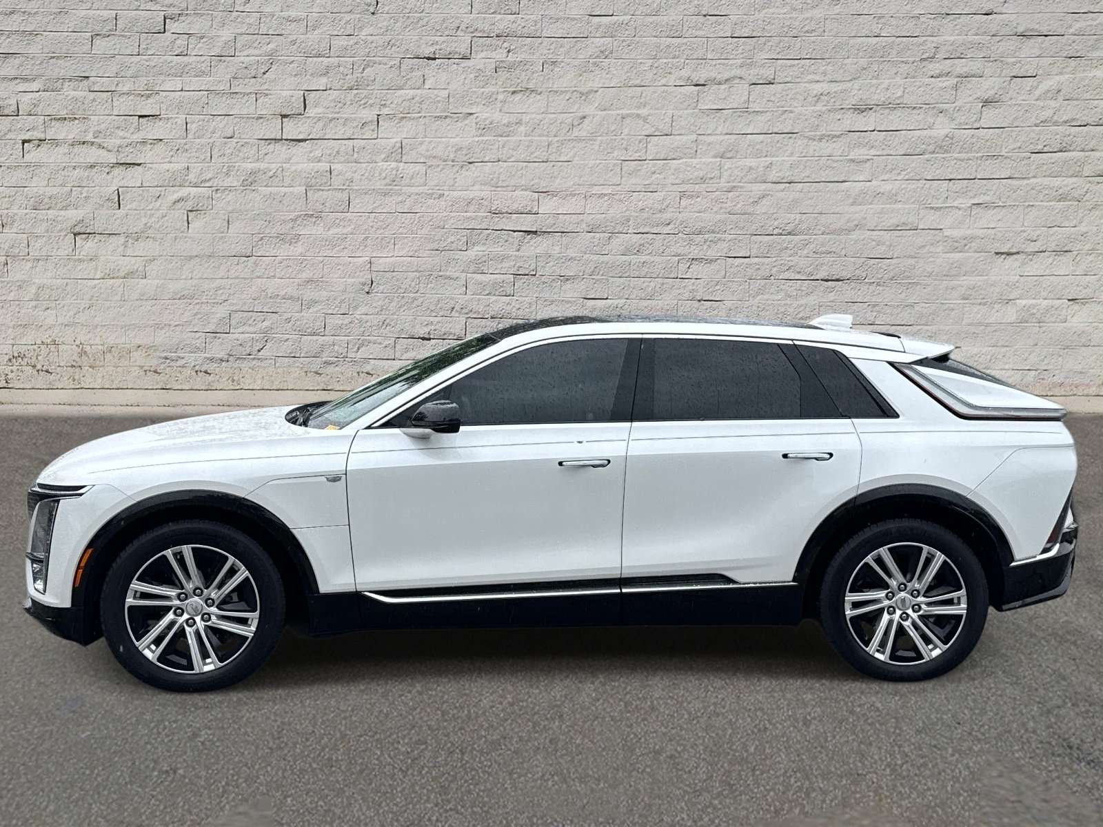 Used 2024 CADILLAC LYRIQ Tech SUV