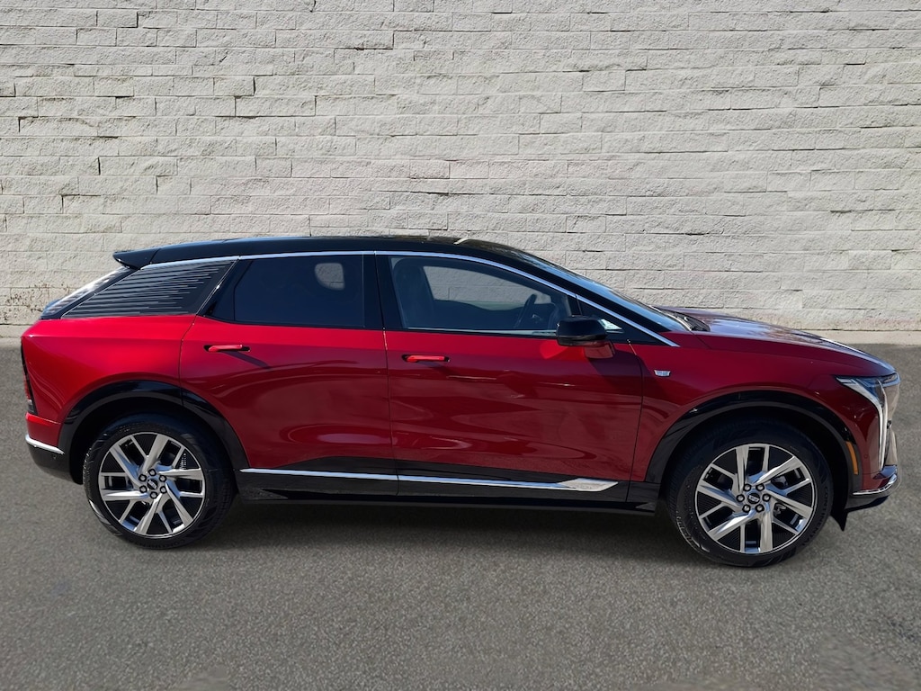 New 2026 CADILLAC OPTIQ Premium Luxury SUV