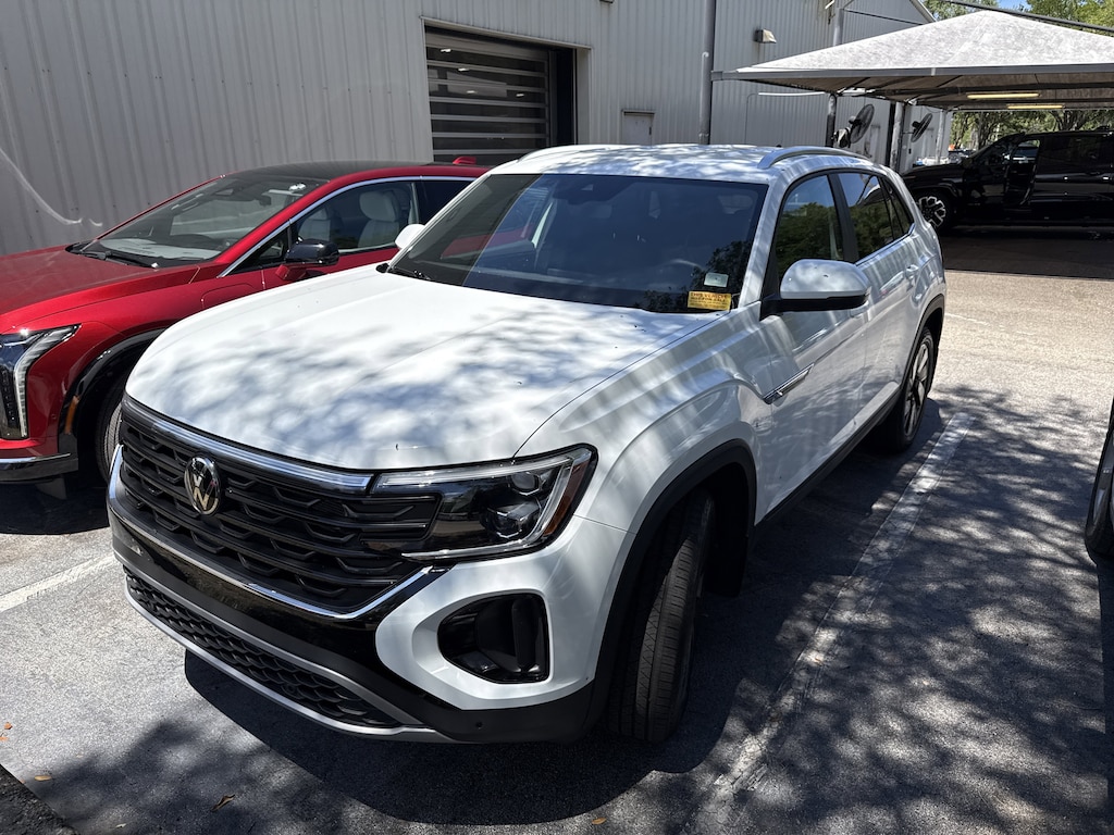 Used 2024 Volkswagen Atlas Cross Sport 2.0T SE w/Technology SUV