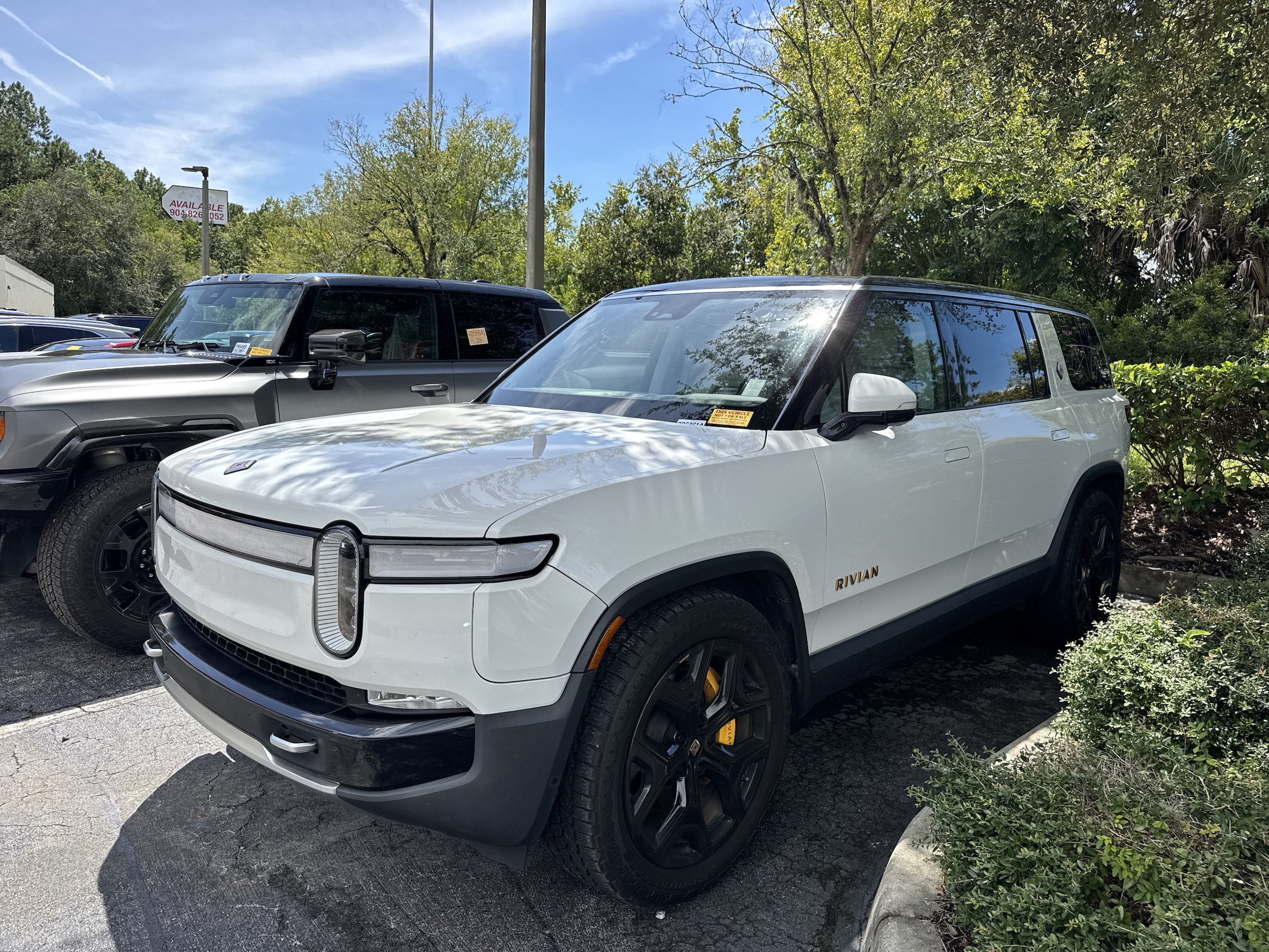 2023 Rivian R1S