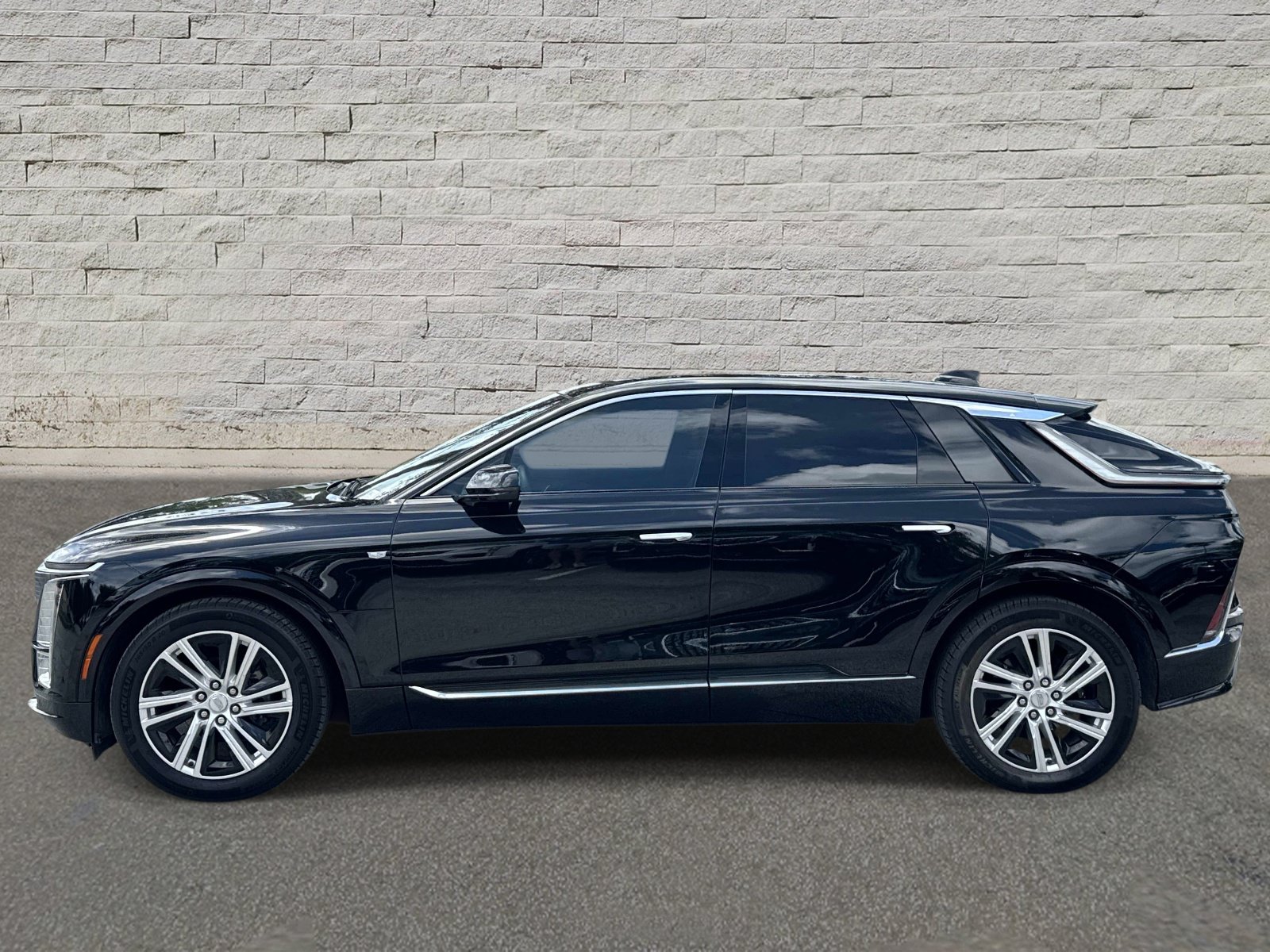 Used 2024 Cadillac LYRIQ Tech with VIN 1GYKPMRK0RZ131027 for sale in St. Augustine, FL