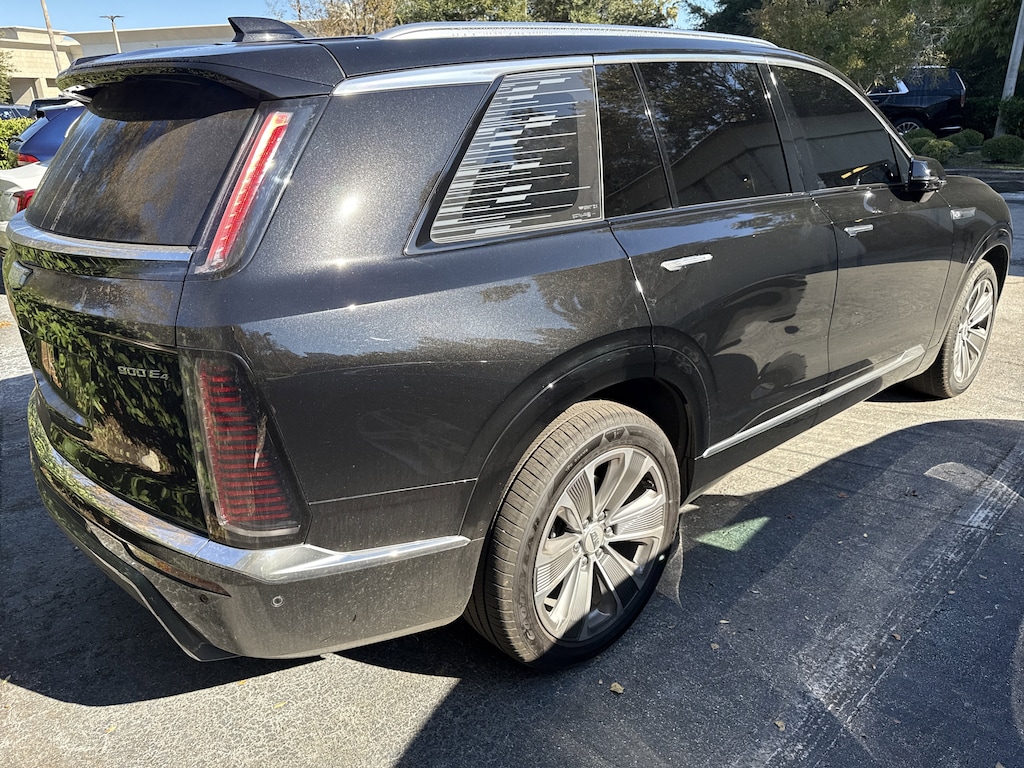 Used 2026 CADILLAC Vistiq Luxury SUV