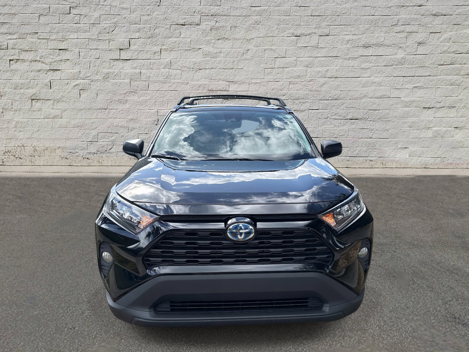2021 Toyota RAV4 Hybrid LE photo 2
