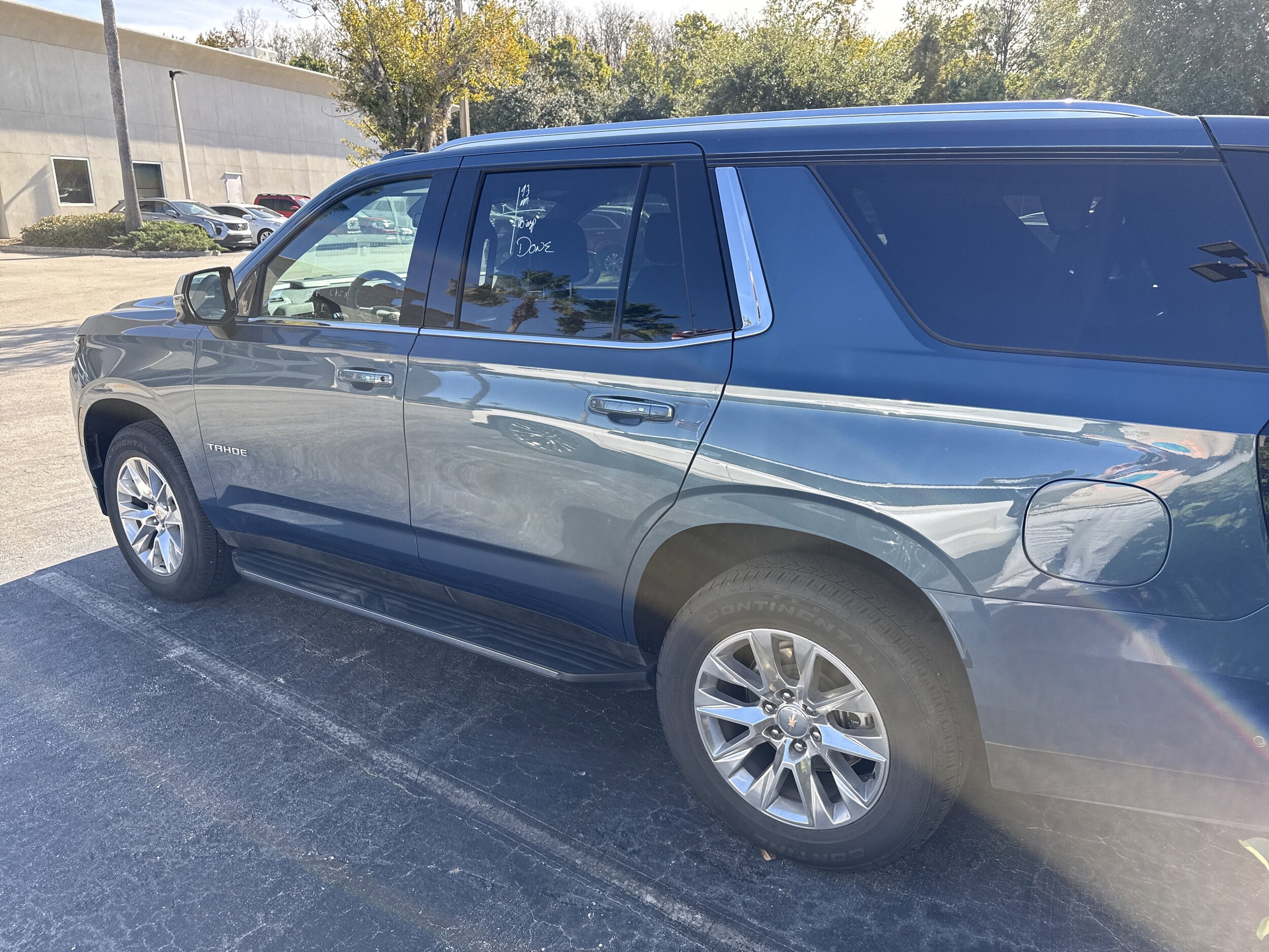 2025 Chevrolet Tahoe Premier photo 2