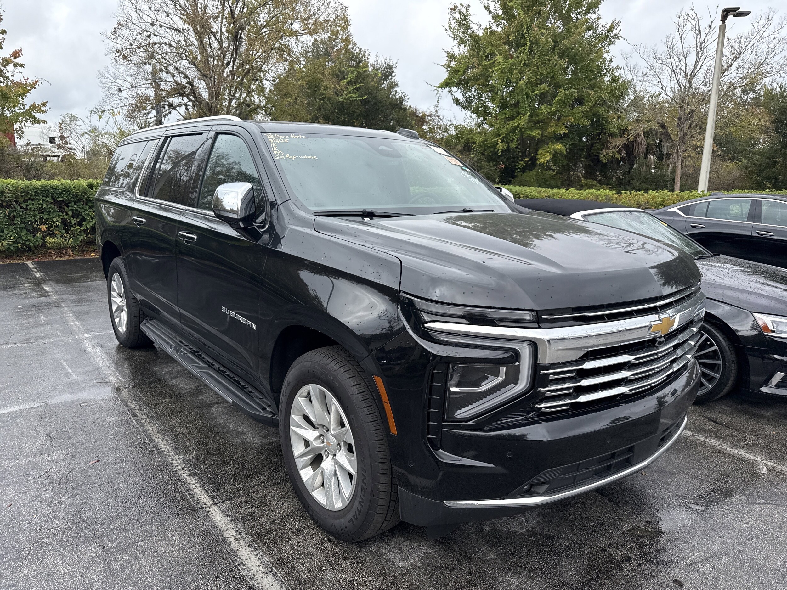 2025 Chevrolet Suburban Premier photo 2