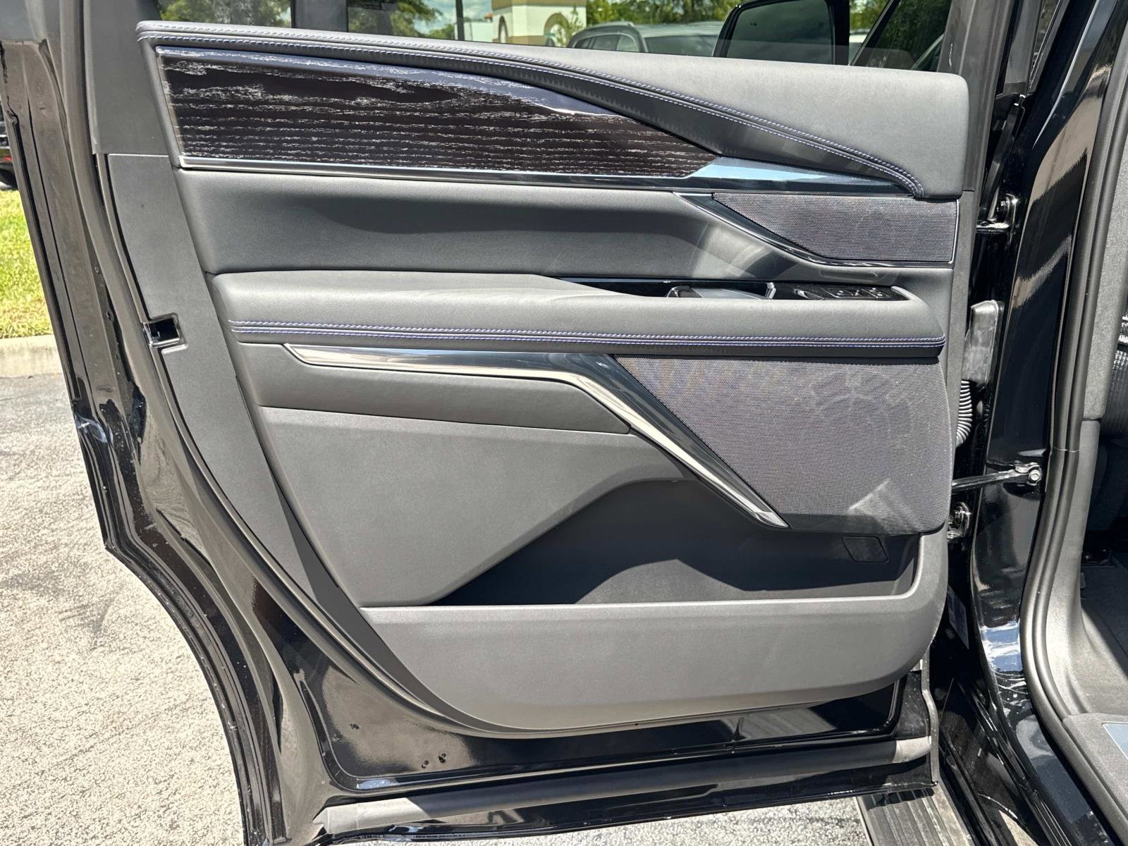 2026 Cadillac Escalade IQL Luxury - Photo 11