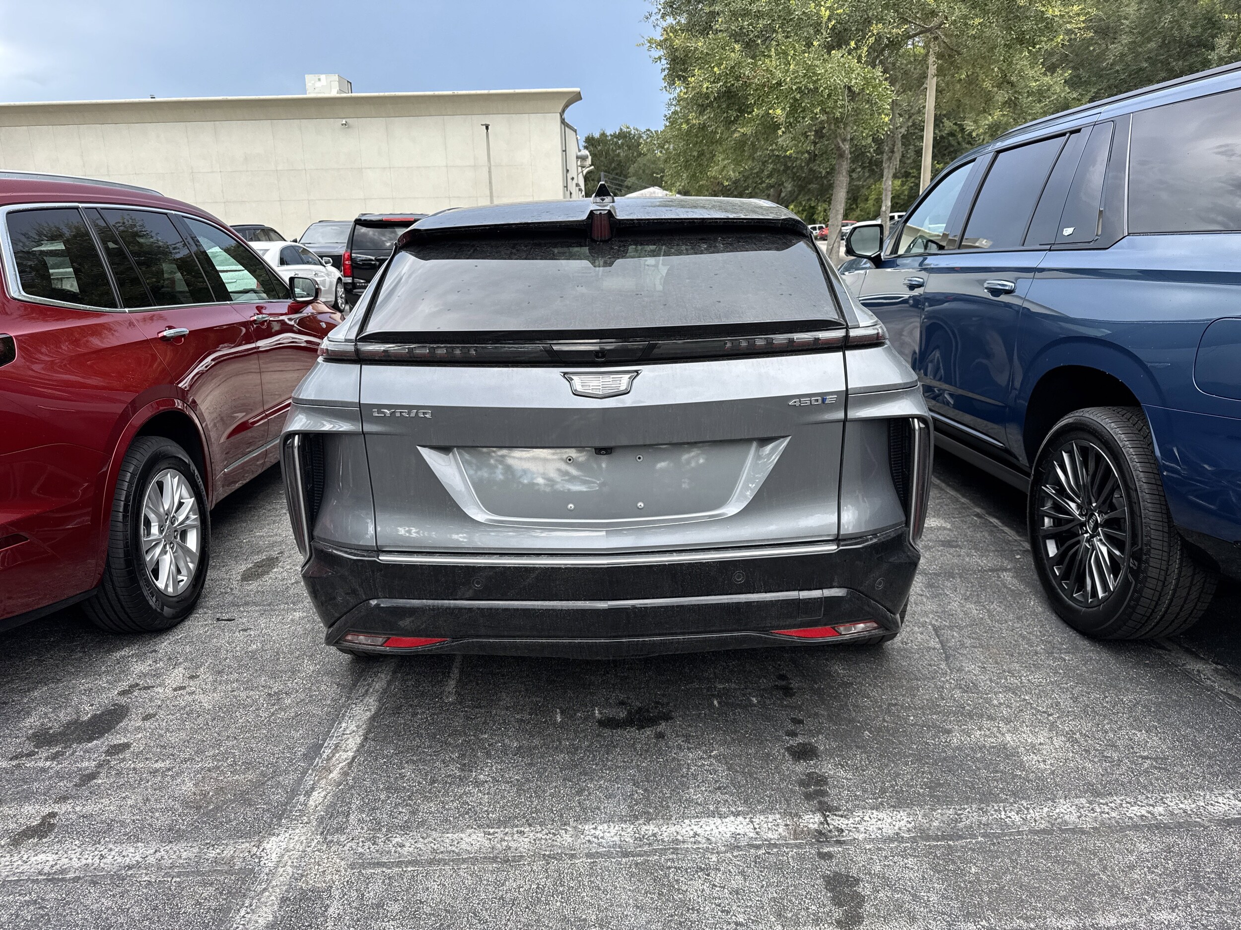 2023 Cadillac Lyriq Luxury photo 2