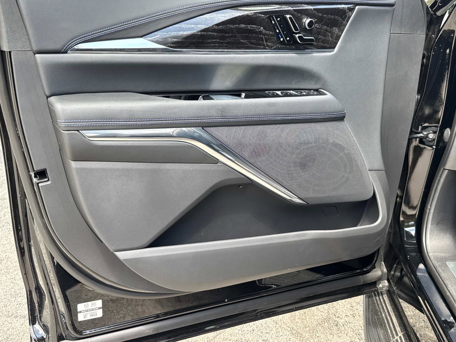 2026 Cadillac Escalade IQL Luxury - Photo 18