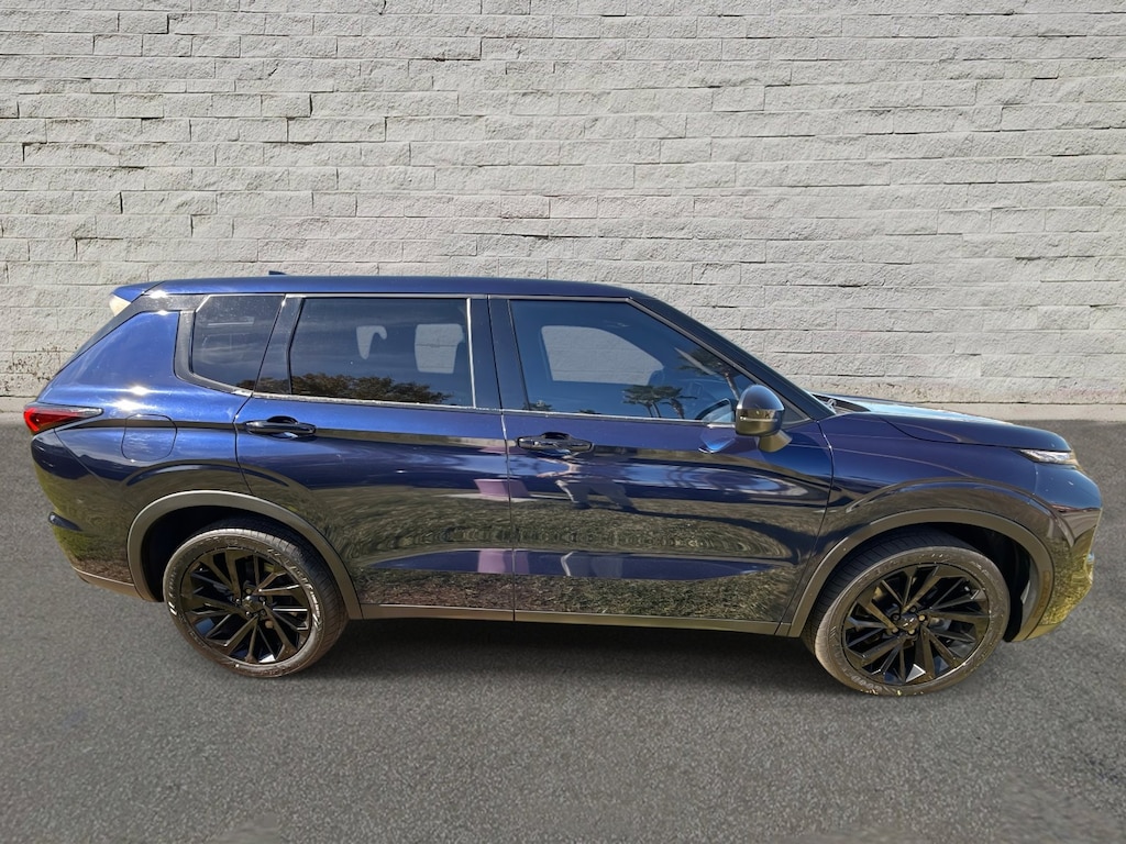 Used 2022 Mitsubishi Outlander SE CUV