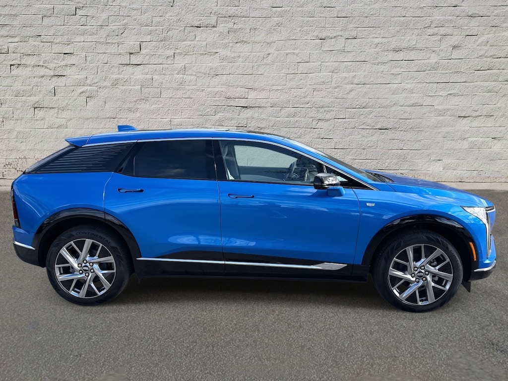 New 2026 CADILLAC OPTIQ Luxury SUV