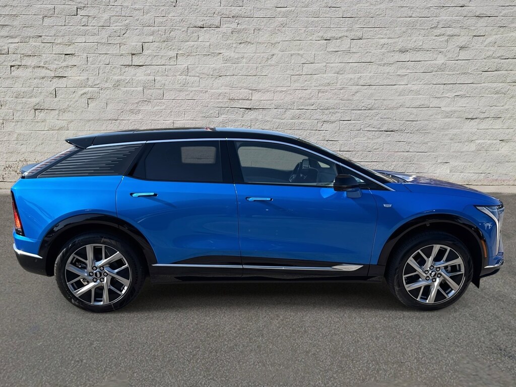 New 2026 CADILLAC OPTIQ Luxury SUV