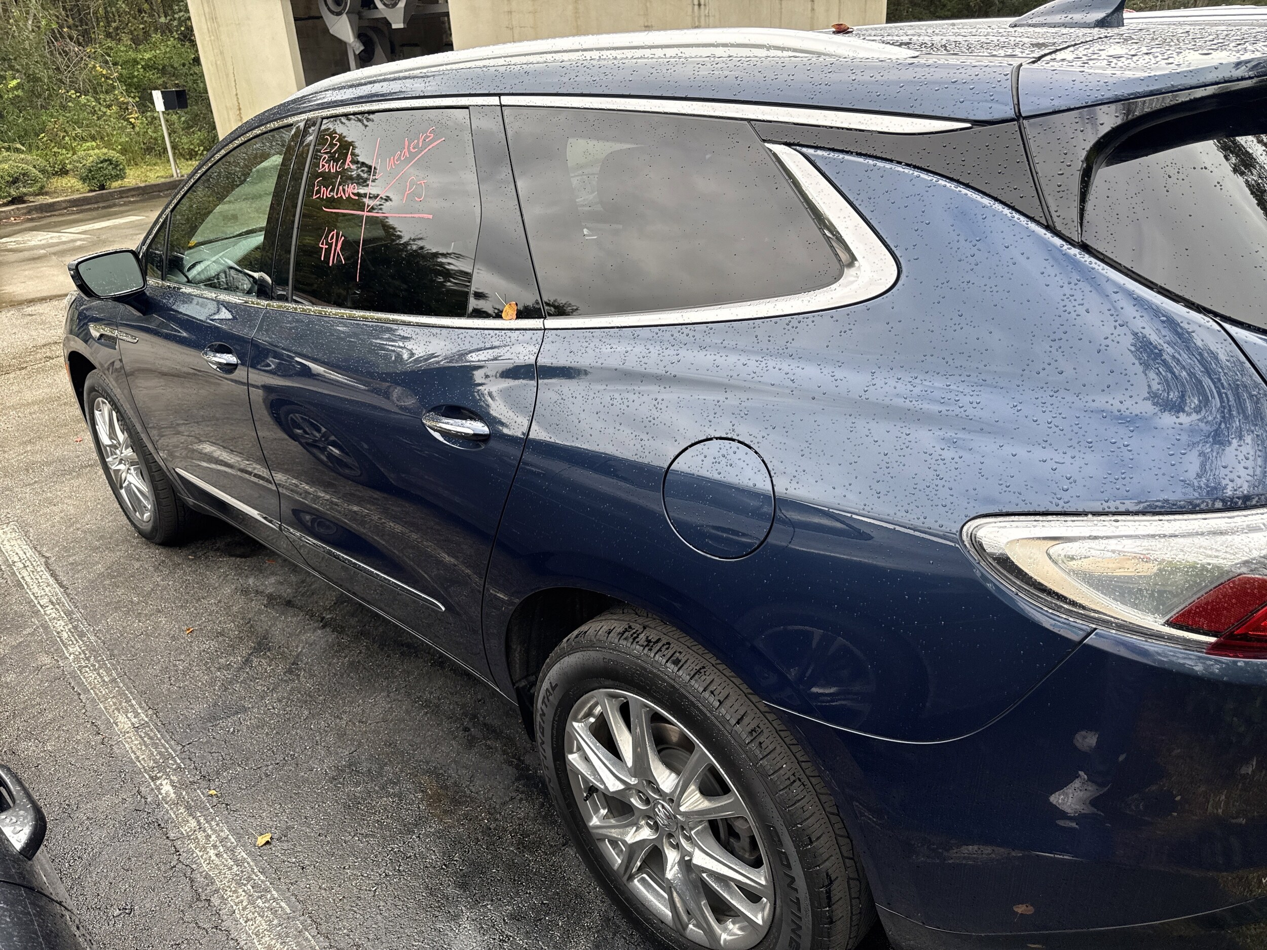 2023 Buick Enclave Essence photo 2