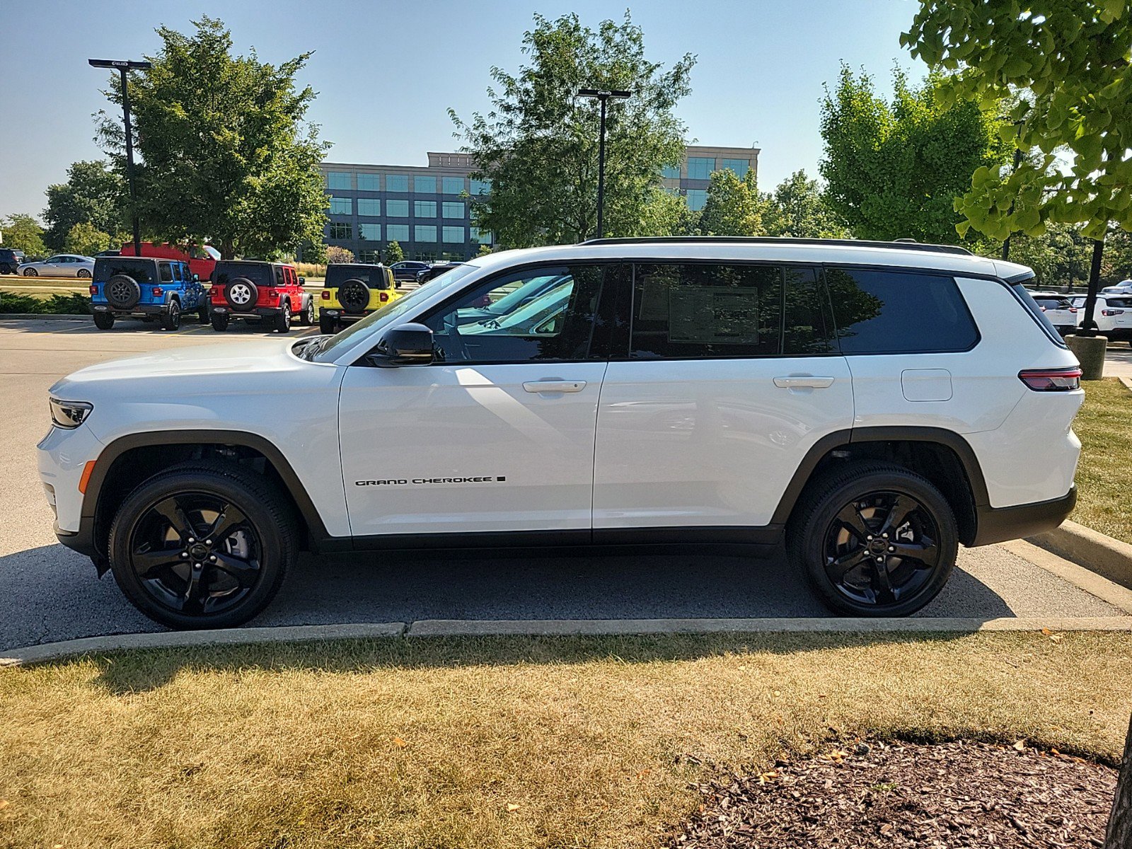 Used 2024 Jeep Grand Cherokee L Altitude with VIN 1C4RJKAG4R8503475 for sale in Glenview, IL