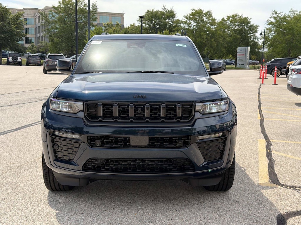 New 2027 Jeep Grand Cherokee 2 Row LIMITED 4X4 Sport Utility