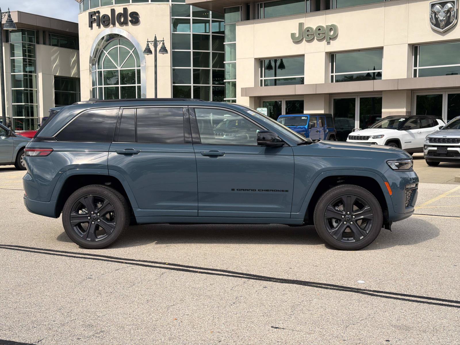 New 2027 Jeep Grand Cherokee 2 Row LIMITED 4X4 Sport Utility
