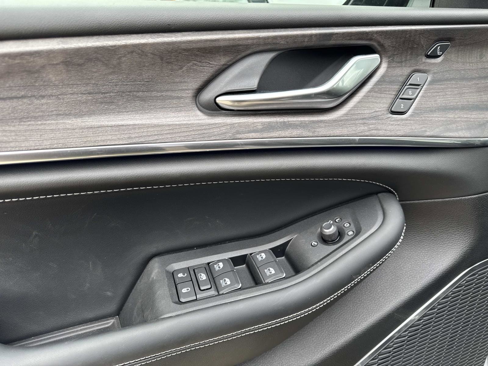 2025 Jeep Grand Cherokee Overland - Photo 18
