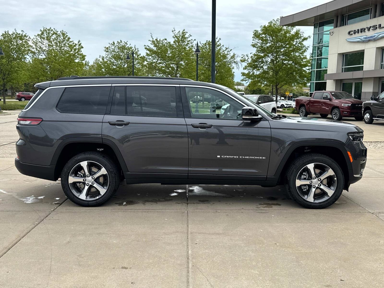 2025 Jeep Grand Cherokee Limited photo 4