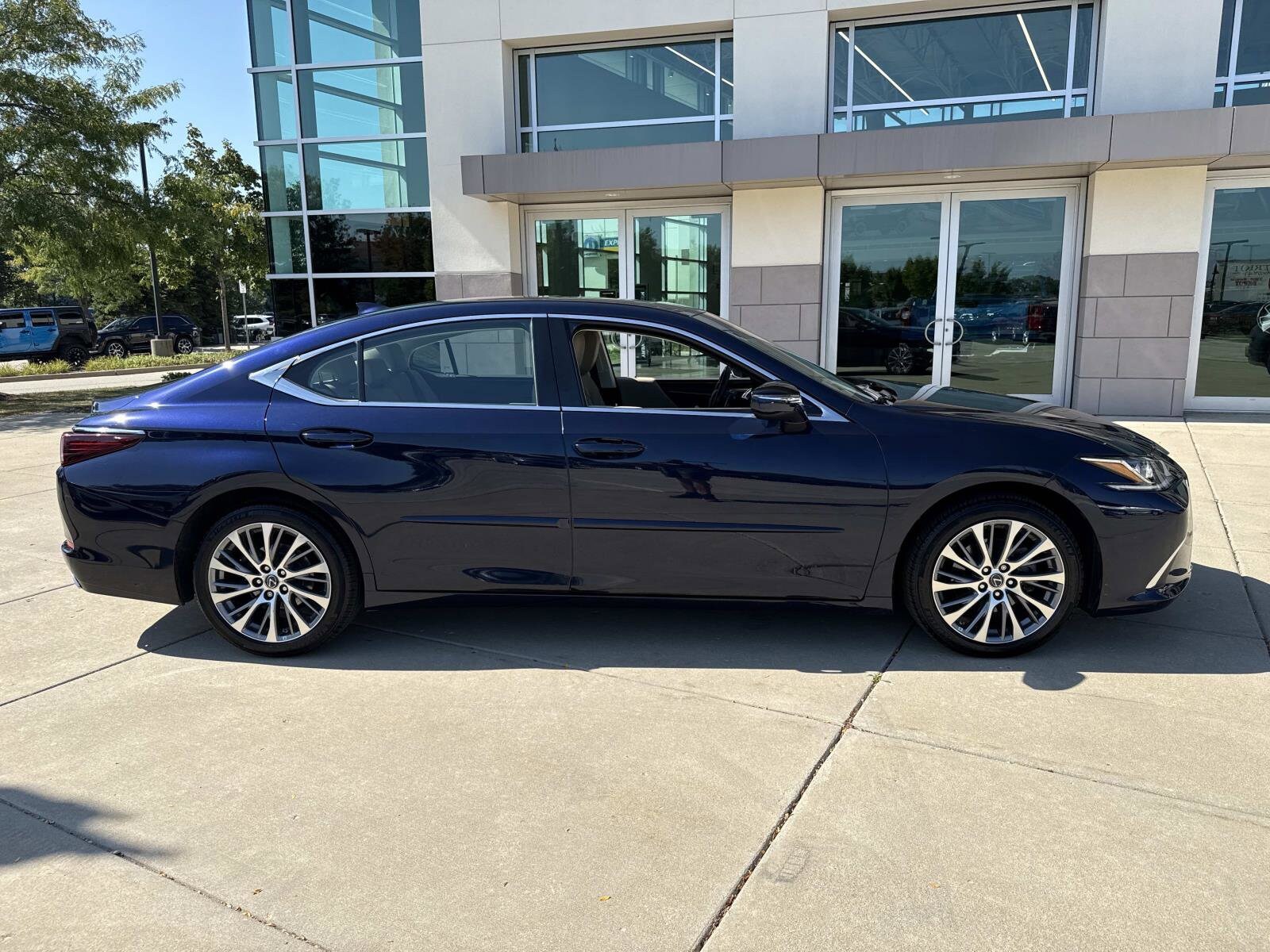 2019 Lexus ES 350 photo 4
