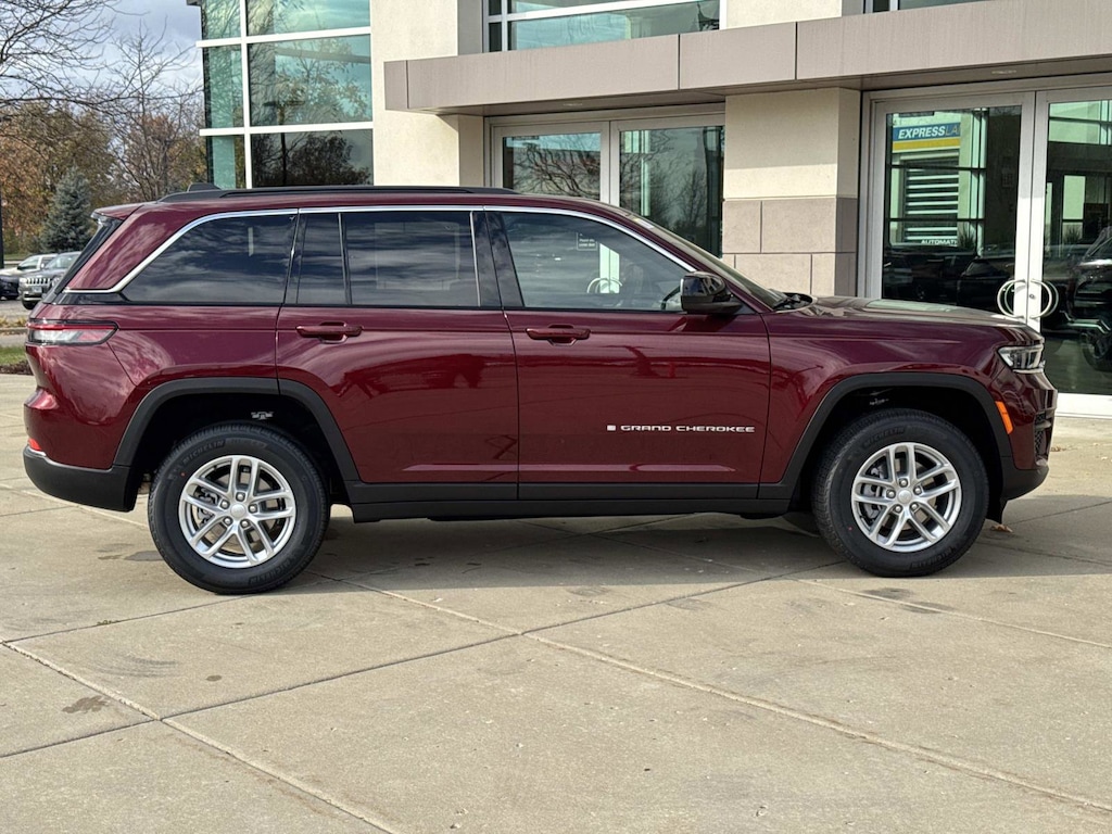 New 2025 Jeep Grand Cherokee LAREDO X 4X4 Sport Utility