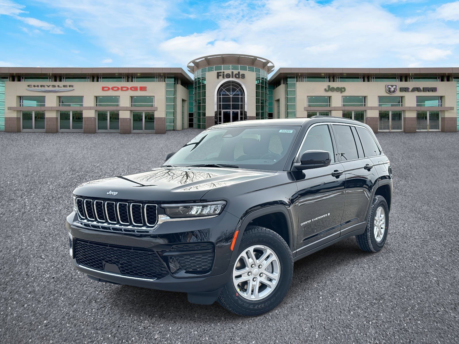 2025 Jeep Grand Cherokee Laredo's photo