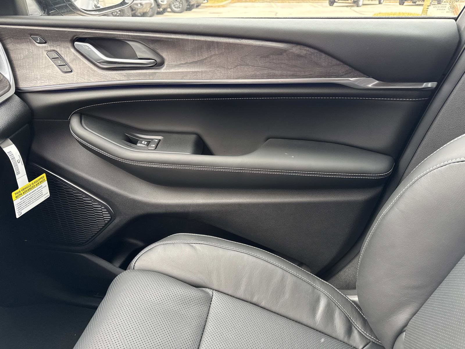 2025 Jeep Grand Cherokee Overland - Photo 22