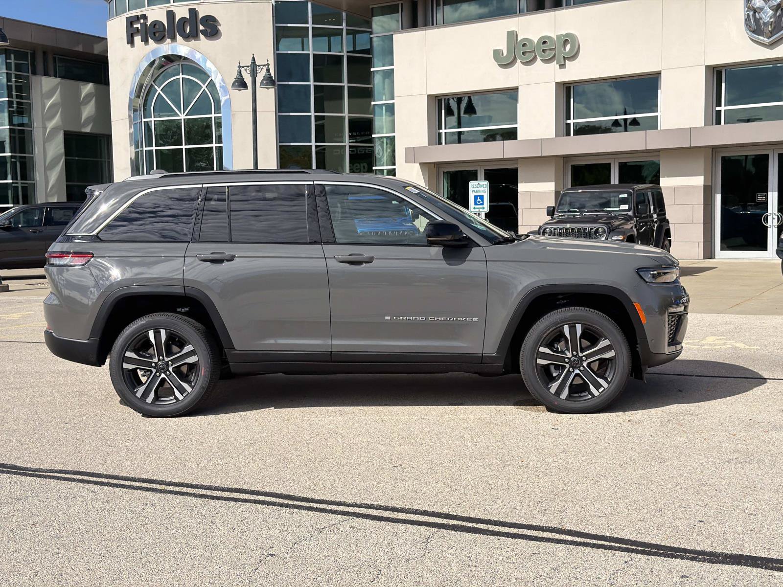 New 2027 Jeep Grand Cherokee LIMITED 4X4 Sport Utility