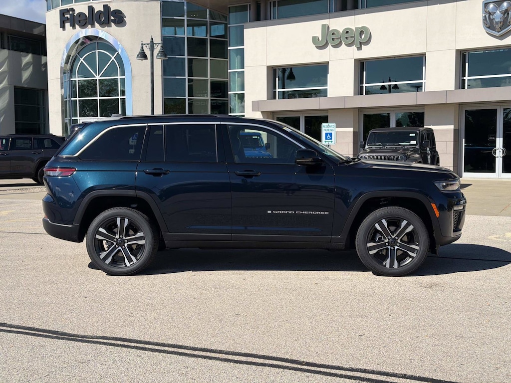 New 2027 Jeep Grand Cherokee LIMITED 4X4 Sport Utility