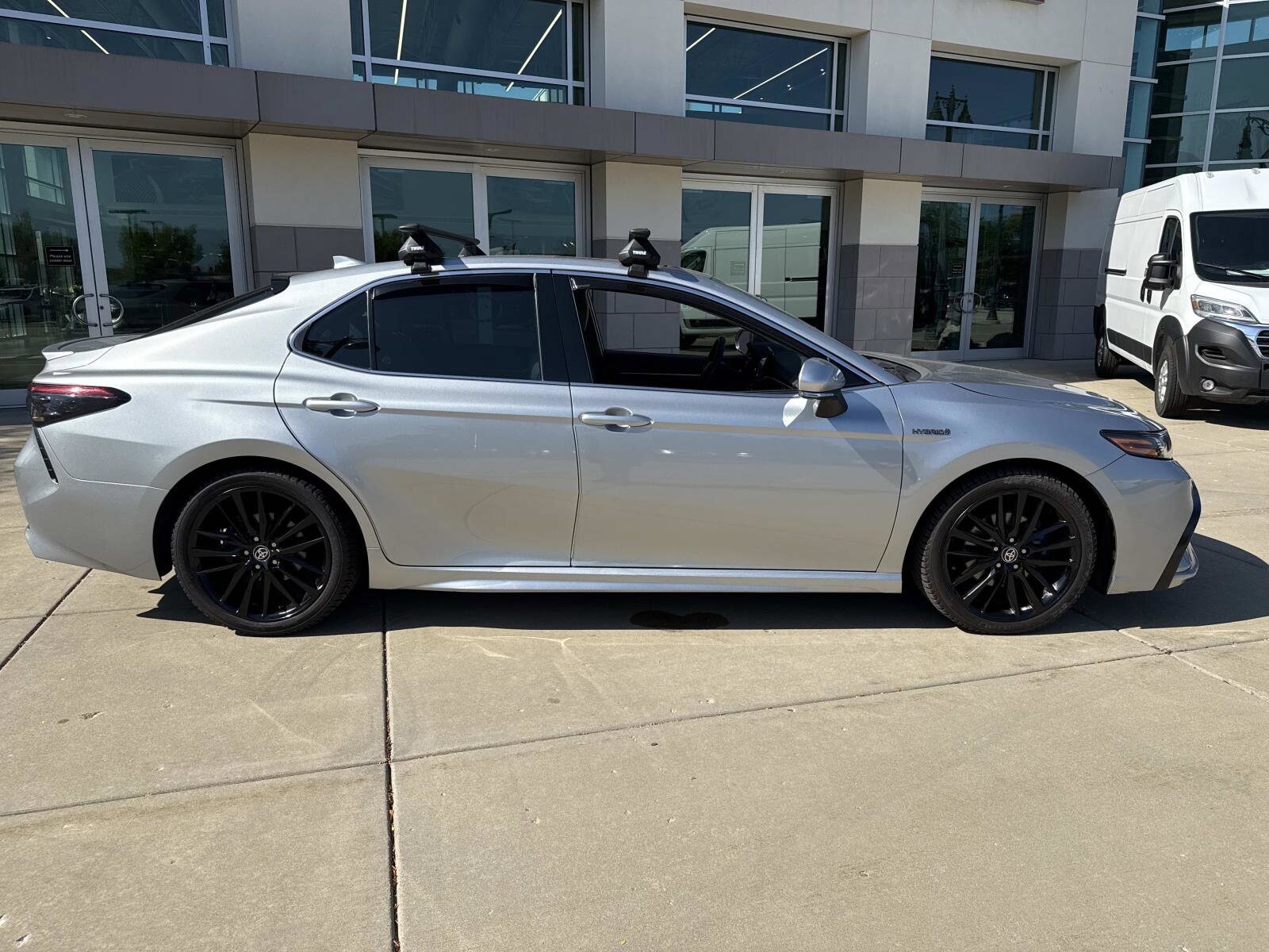 2021 Toyota Camry Hybrid XSE photo 4