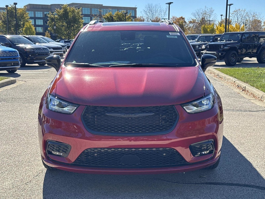 New 2026 Chrysler Pacifica SELECT AWD Passenger Van