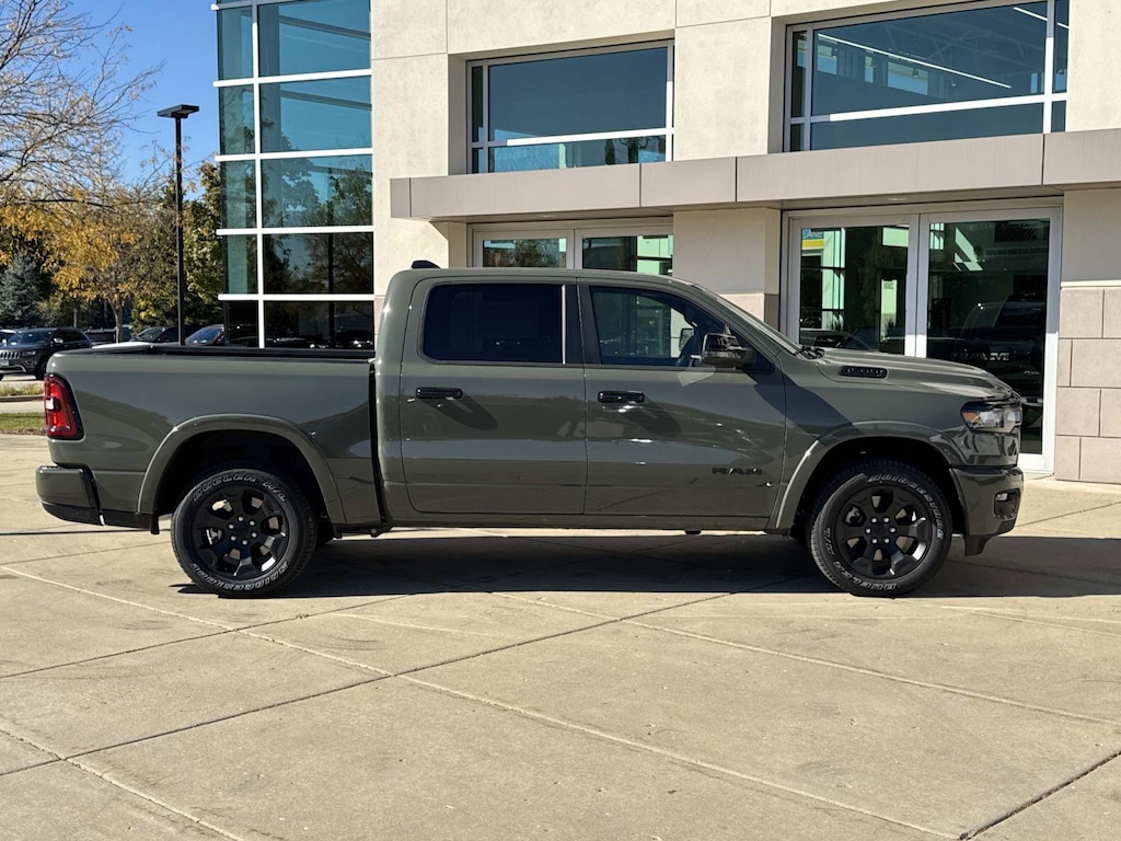 New 2026 Ram 1500 BIG HORN CREW CAB 4X4 5'7 BOX Pickup