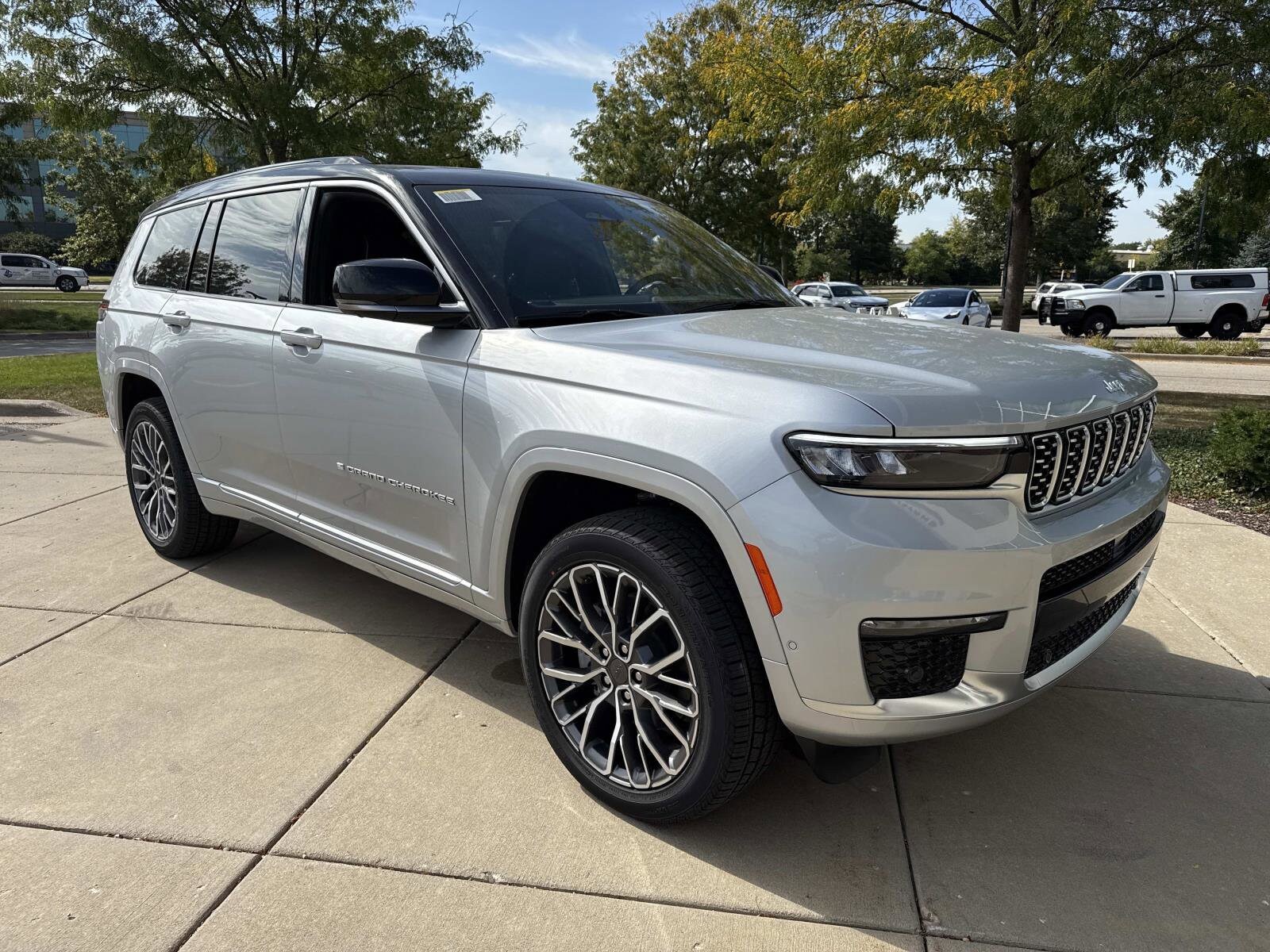 2025 Jeep Grand Cherokee L Summit Reserve photo 3