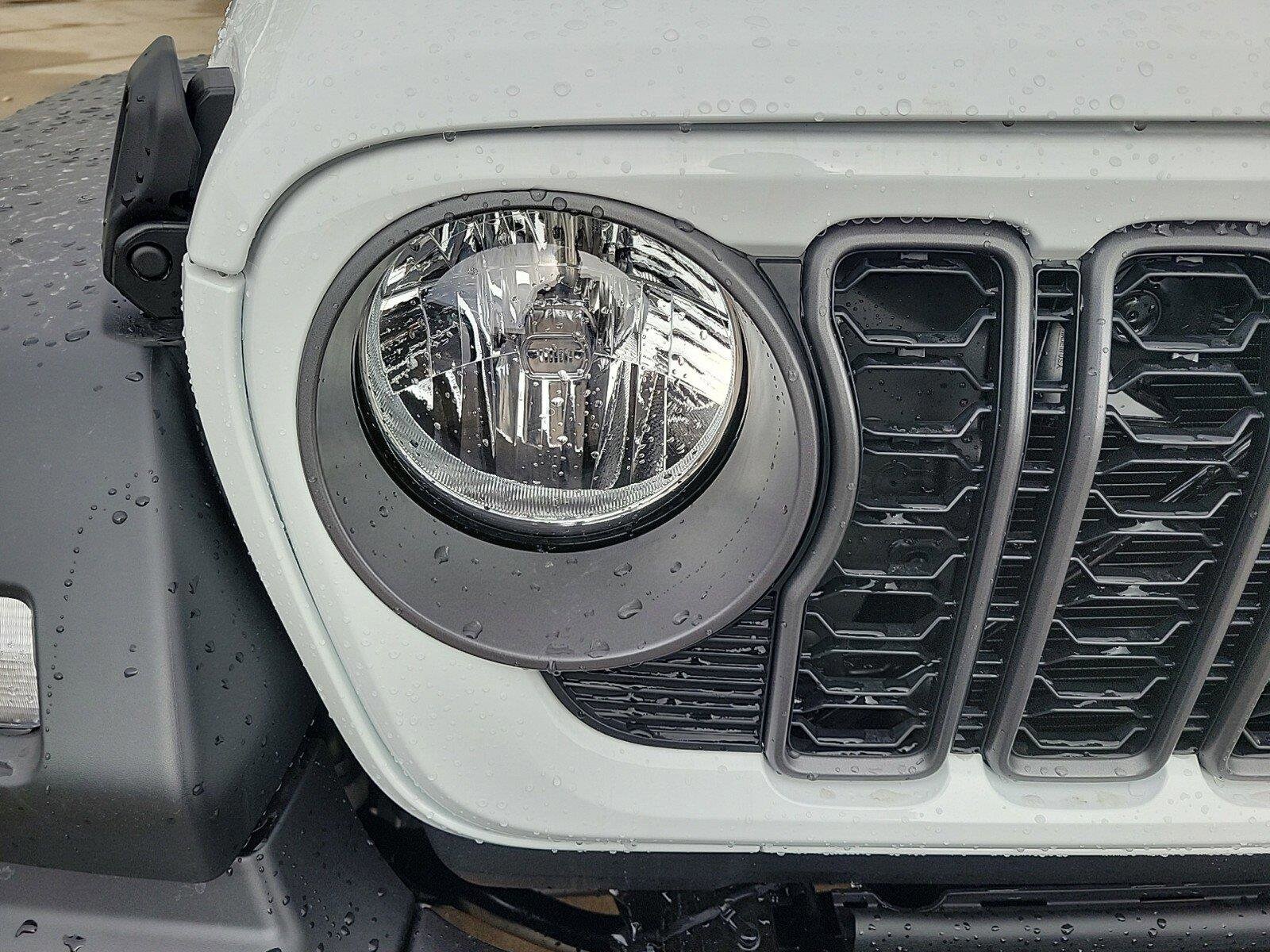 2025 Jeep Wrangler Sport S photo 4