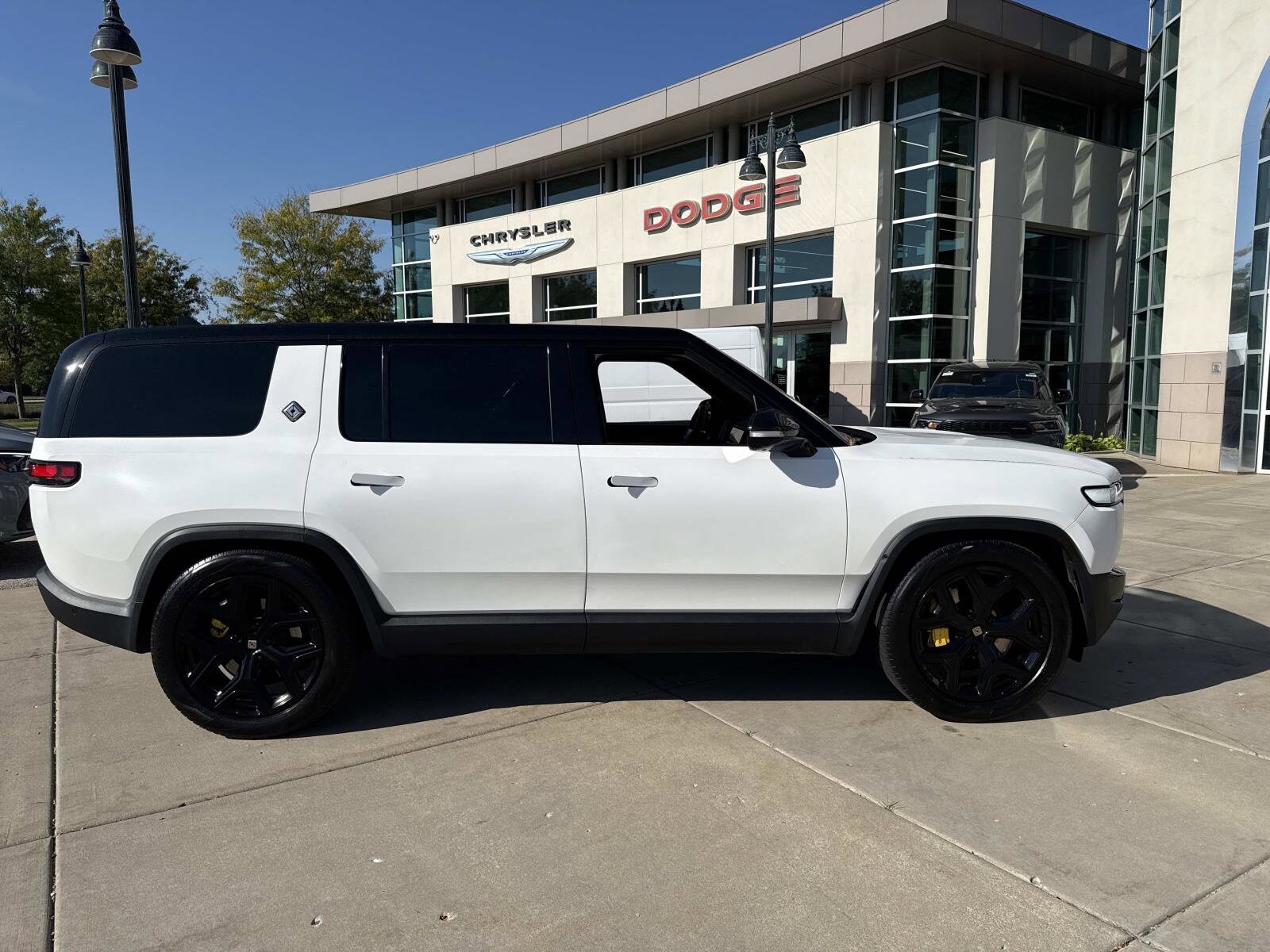 2024 Rivian R1S Adventure photo 4