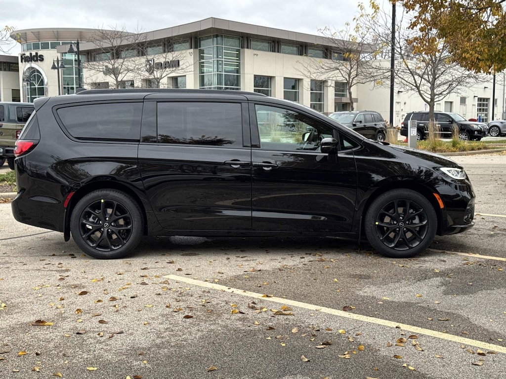 New 2026 Chrysler Pacifica SELECT AWD Passenger Van