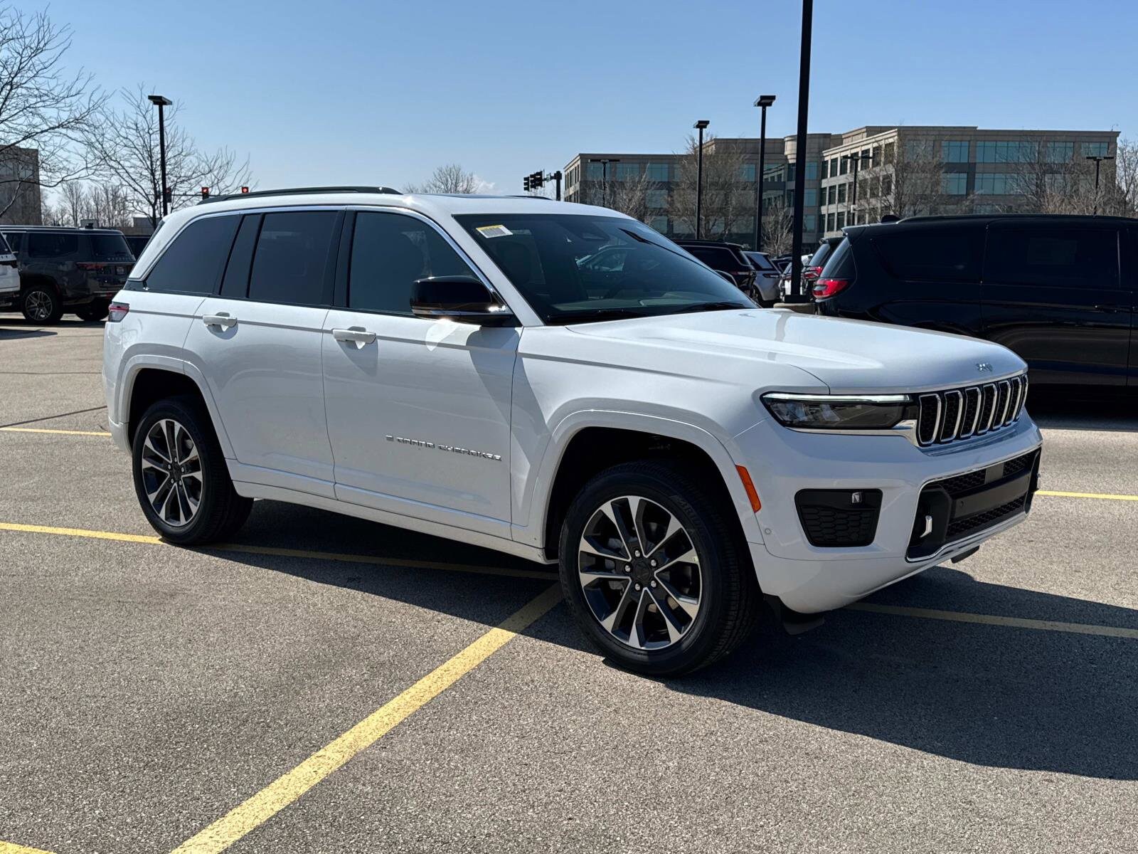 2025 Jeep Grand Cherokee Overland photo 3