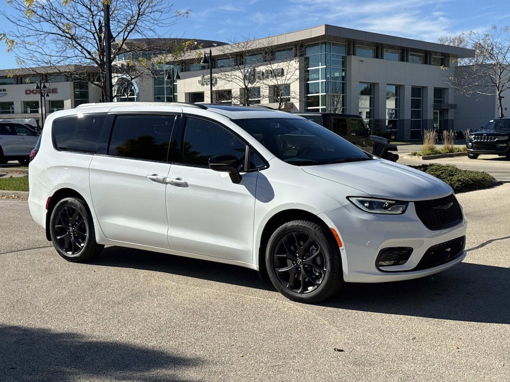New 2026 Chrysler Pacifica SELECT AWD Passenger Van