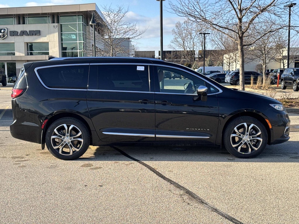 New 2026 Chrysler Pacifica PINNACLE AWD Passenger Van