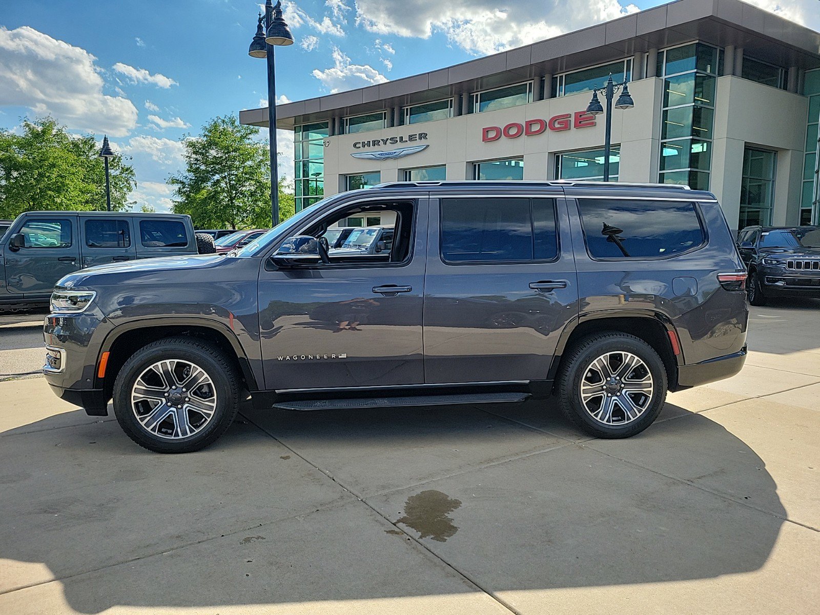 Used 2024 Jeep Wagoneer Series I with VIN 1C4SJVAP2RS104408 for sale in Glenview, IL